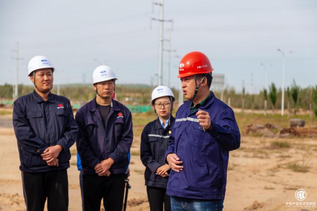 3赤峰市寧保冶金工業(yè)有限公司總經(jīng)理陳葉介紹園區(qū)在建項(xiàng)目情況