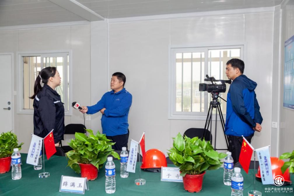 6赤峰廣播電視臺記者采訪項(xiàng)目相關(guān)人員