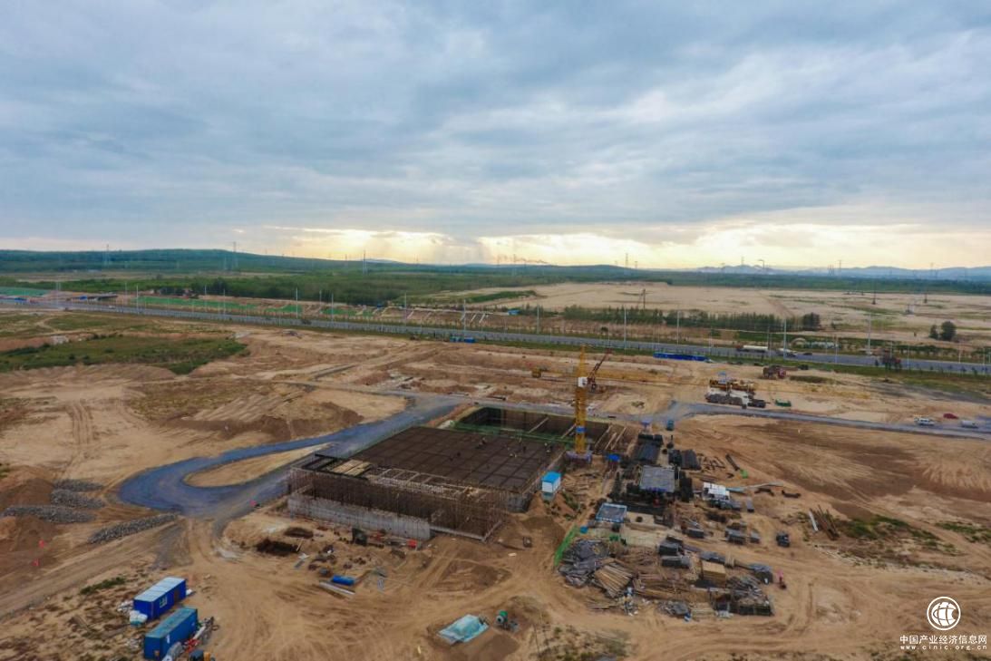 1赤峰市寧保冶金工業(yè)有限公司年產(chǎn)100萬噸鐵合金項(xiàng)目一期工程航拍圖