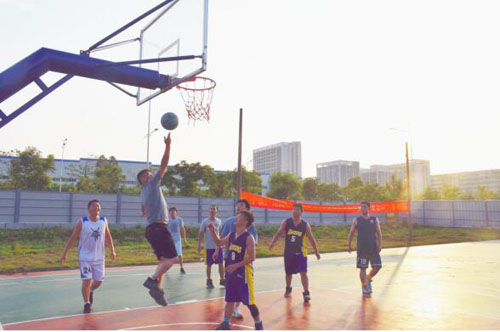 中鐵廣州局中科院明珠科學(xué)園項目部組織“青春杯”籃球友誼聯(lián)賽