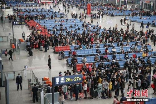 高鐵游受青睞，連續(xù)4天鐵路發(fā)送旅客人數(shù)超千萬