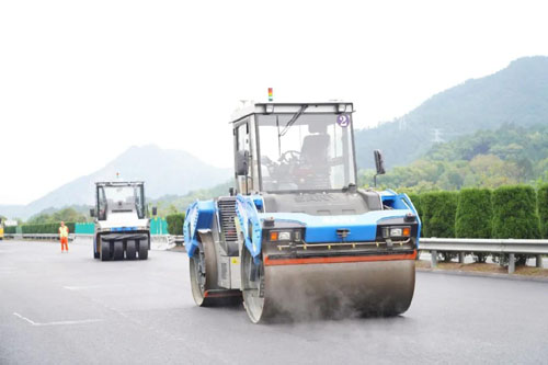 連創(chuàng)3項(xiàng)全球紀(jì)錄！三一無(wú)人裝備在這條高速上演施工大秀