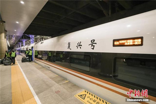 中國鐵路首次試點(diǎn)復(fù)興號動車組整列裝運(yùn)快件