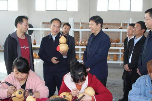 中原工學(xué)院調(diào)研組到方城縣廣陽鎮(zhèn)開展捐贈及幫扶活動(dòng)