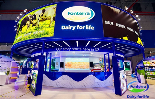 再度攜手！進(jìn)博會(huì)上軒媽蛋黃酥和恒天然集團(tuán)達(dá)成戰(zhàn)略合作