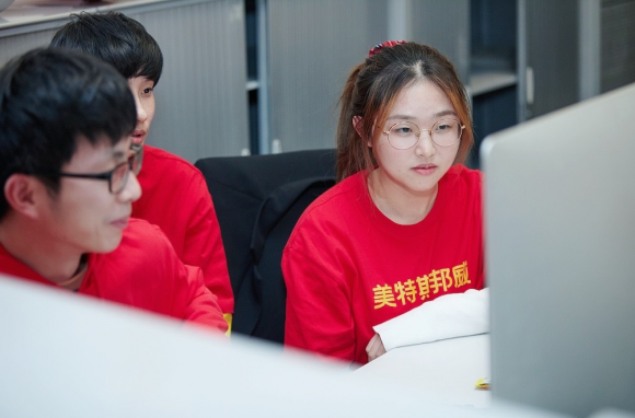 周成建現(xiàn)場(chǎng)助力，致敬美邦服飾12年的雙十一