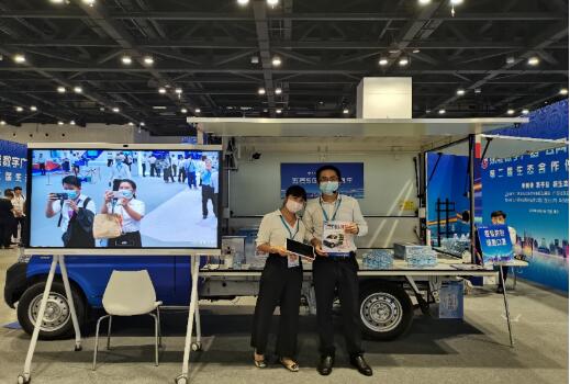 廣西電信聯(lián)合華為、五菱汽車(chē)、小視科技共同推出5G智慧售貨車(chē)