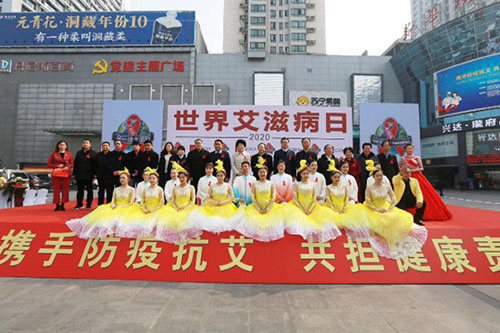 全球?qū)＜野l(fā)出警告，“艾滋?。毫硪粓?chǎng)大流行”