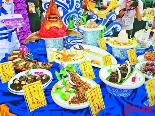 油炸冰棍、白肉血腸、榛蘑扣肉……龍菜，讓來黑龍江的中外游客大飽口福！