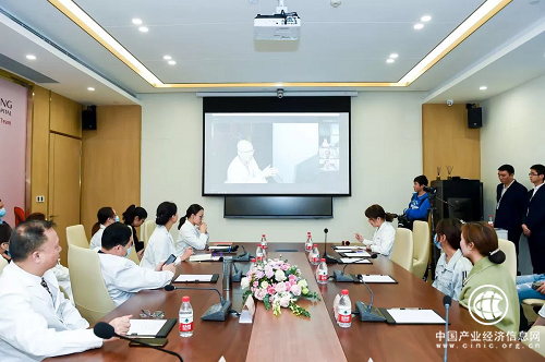 新氧公益救助迎來首例乳房修復(fù)手術(shù) 主刀醫(yī)生吳毅平痛斥黑醫(yī)美