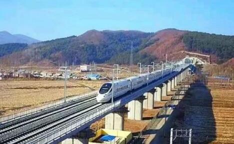 穿戈壁 越凍土 跨海洋 中國高鐵馳騁多樣環(huán)境