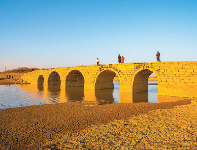 適合親子出游、拍照打卡，滿足消費者求新求異心理——網(wǎng)紅打卡地如何長“紅”？