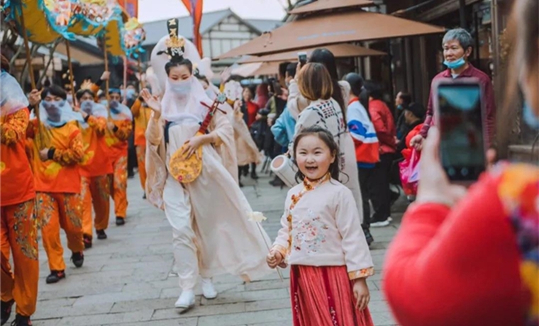 “云游合家歡”，互聯(lián)網(wǎng)企業(yè)不止于“種草”