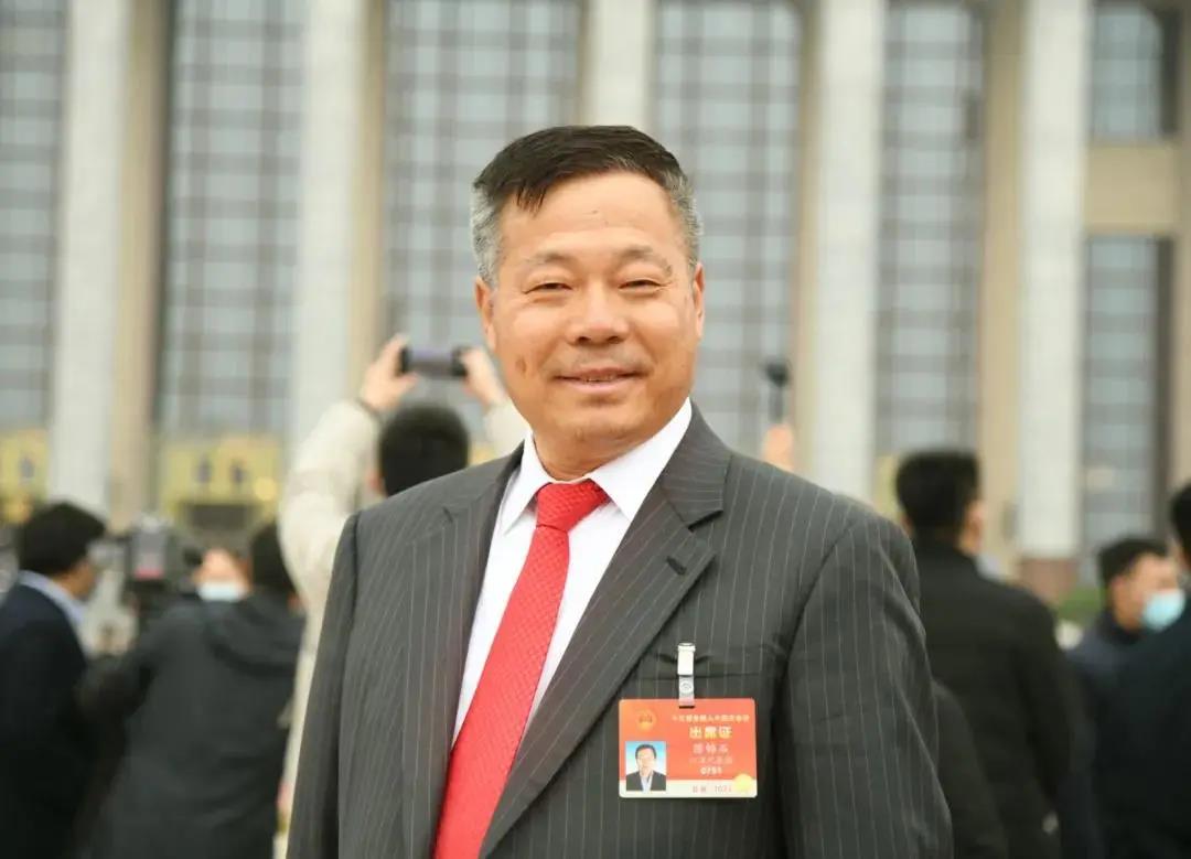 全國(guó)人大代表、中南集團(tuán)董事局主席陳錦石：加大城市群、都市圈和美麗鄉(xiāng)村建設(shè)