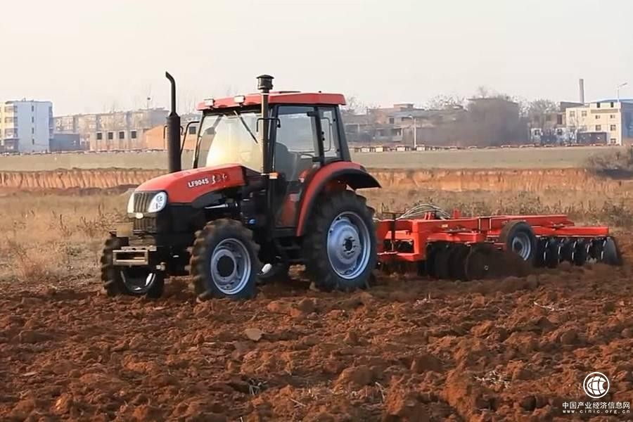 助力春耕 中國石化長城潤滑油推出UTTO系列液壓傳動制動三用油產(chǎn)品