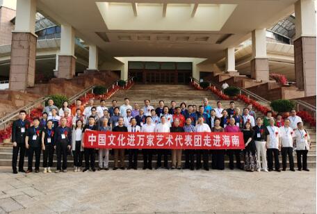 中國文化進(jìn)萬家博鰲文化論壇暨書畫邀請(qǐng)展成功舉辦