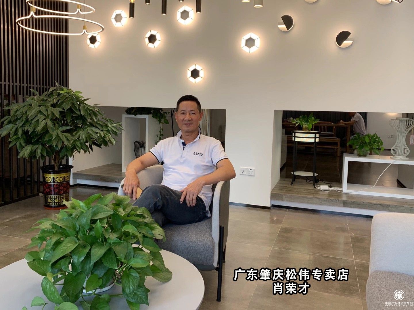 產(chǎn)品與服務(wù)，驅(qū)動(dòng)松偉專賣店逆勢(shì)增長(zhǎng)