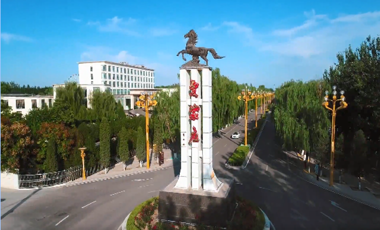 沿著高速看中國(guó)| 共同富裕的一面旗幟，賈家莊為什么行？