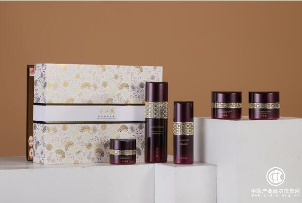 抗初老閉眼入片仔癀牌凝時素顏緊致系列