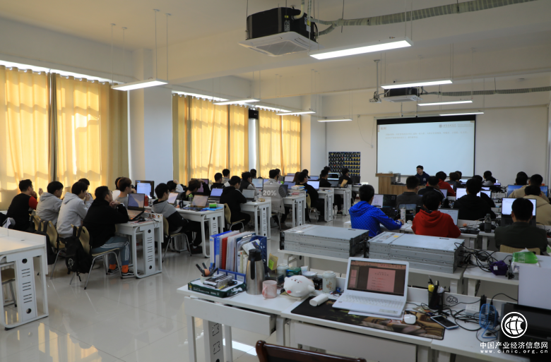 建立成熟的“問(wèn)題導(dǎo)向”機(jī)制，傳智專(zhuān)修學(xué)院為行業(yè)樹(shù)立發(fā)展榜樣