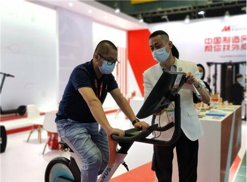 線下展會新玩法 中國制造網(wǎng)代買家看展