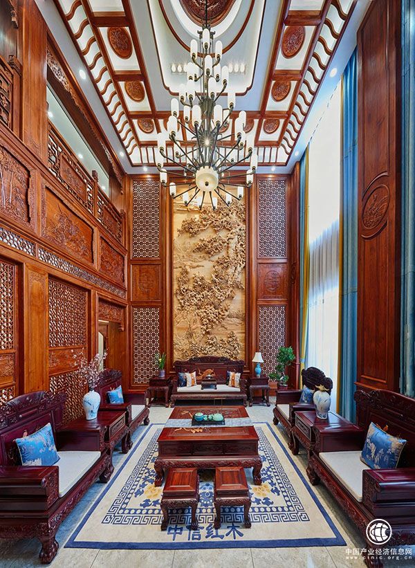 中信紅木把每一件家具都當成藝術品去做，確保品質如一