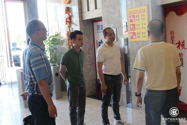 南平市教育局領導、廈大藝術學院教授蒞臨廈門禾一美術考察交流