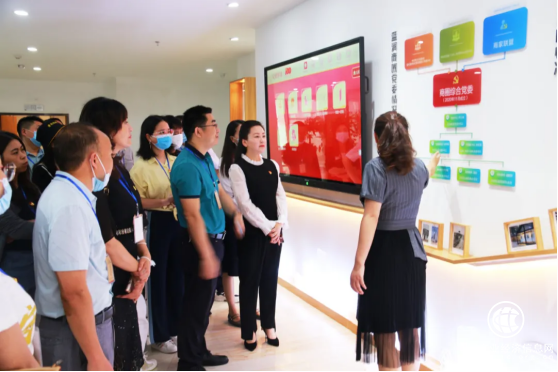 重慶市榮昌區(qū)“兩新”黨組織書(shū)記培訓(xùn)示范班與藍(lán)潤(rùn)集團(tuán)開(kāi)展黨建交流活動(dòng)