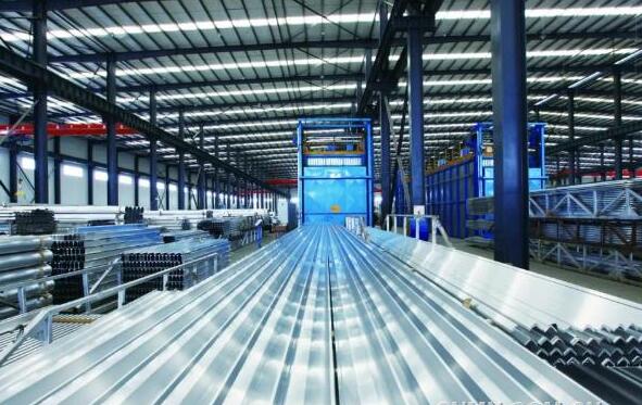 南山鋁業(yè)為民用飛機穿上國產(chǎn)“外衣” 