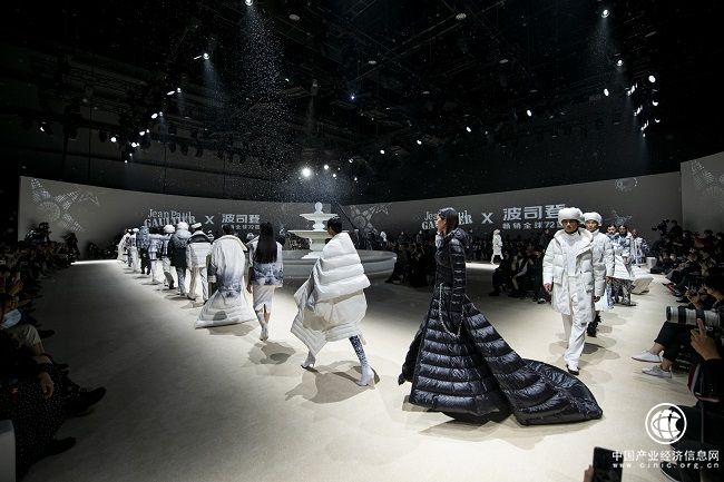 波司登2020/21財(cái)報(bào)業(yè)績(jī)逆勢(shì)上揚(yáng)，中國(guó)羽絨服全球領(lǐng)先