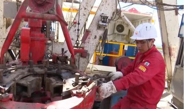 國(guó)家級(jí)頁(yè)巖油示范區(qū)華H100平臺(tái)水平井建成