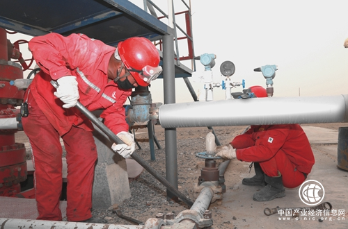 中石化員工戰(zhàn)高溫酷暑 奮力跑出增儲(chǔ)上產(chǎn)“加速度”