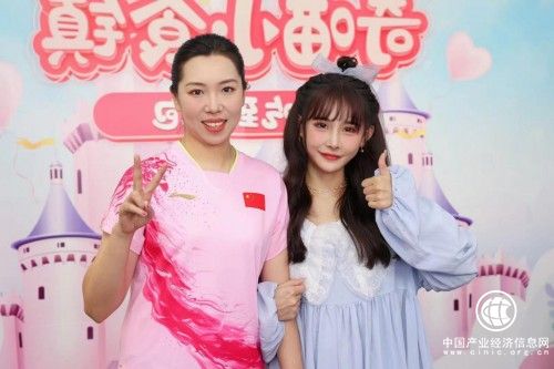 飚東北話、顛大蒜、發(fā)福利，奧運冠軍李曉霞空降辛巴、貓妹妹直播間