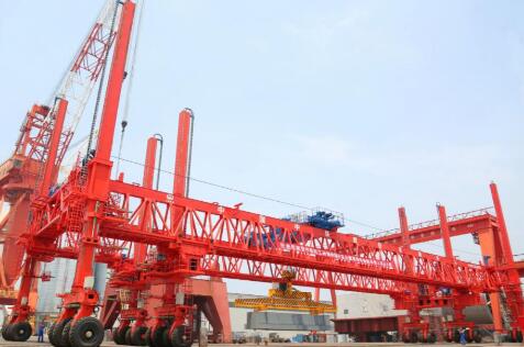 我國自主研制的首臺建筑構(gòu)件裝配機(jī)器人下線