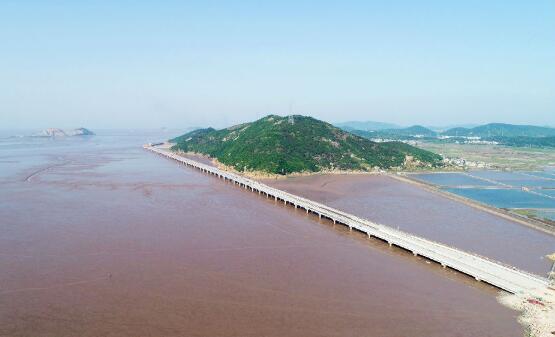 浙江省舟山市筆架山特大橋?qū)崿F(xiàn)全幅貫通