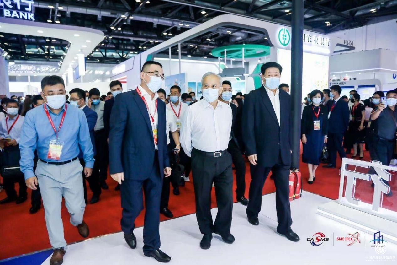 微眾銀行再登投融會(huì)舞臺，獲“2021金融服務(wù)中小微企業(yè)優(yōu)秀案例”獎(jiǎng)