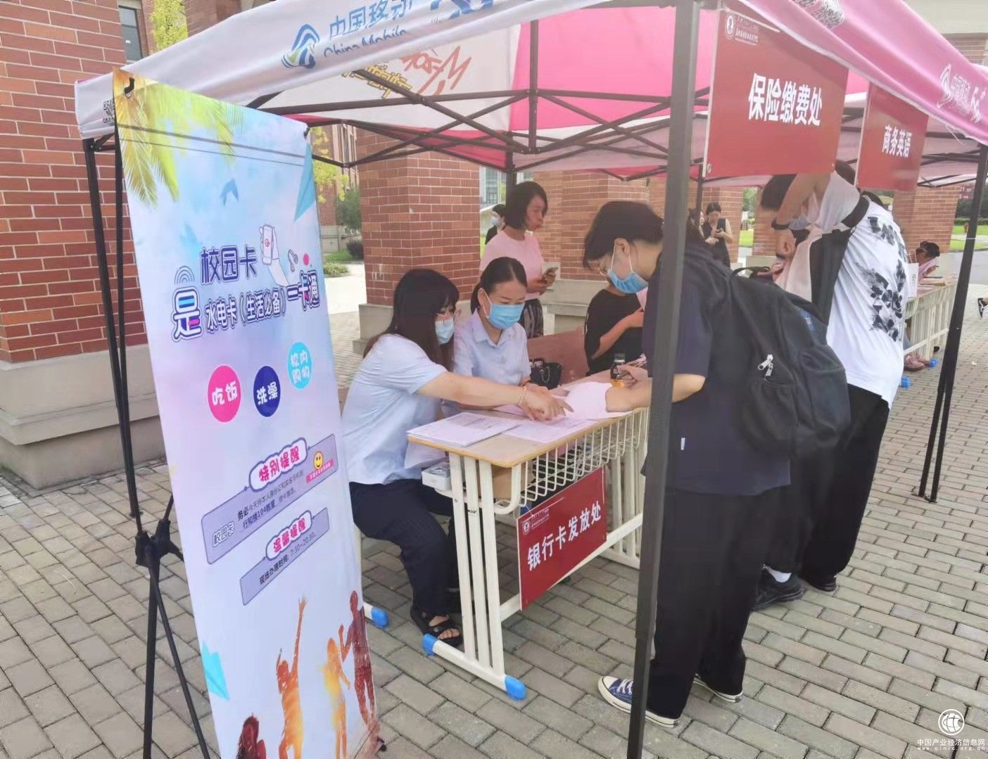 金融服務(wù)校園 建行嘉興分行營業(yè)部溫情助力開學(xué)季