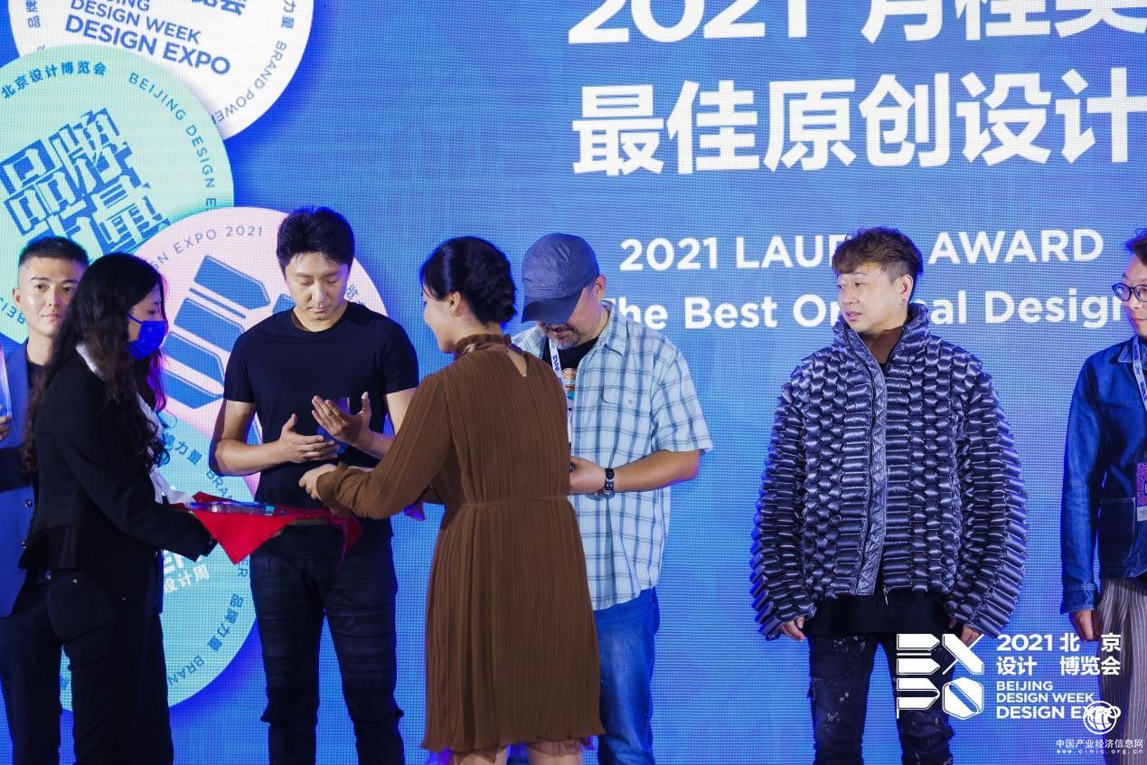 這個月桂獎的新星，想讓全宇宙青年實現(xiàn)喝酒自由