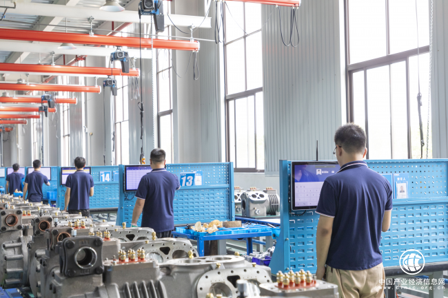 人民日?qǐng)?bào)調(diào)研杭州智能制造 蒲惠智造成數(shù)字改造工程商代表