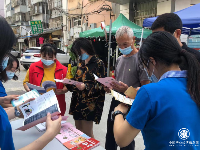 華夏保險(xiǎn)揚(yáng)州中支開(kāi)展金融知識(shí)普及月系列活動(dòng)