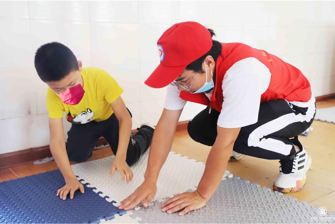 為“折翼天使”插上翅膀 中建三局一公司西部公司志愿者為殘疾兒童“秒變”多功能康健活動(dòng)室