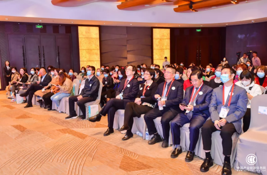 i甲專線《甲友天地》2021頒獎(jiǎng)典禮暨愛甲聯(lián)盟盛典在成都召開