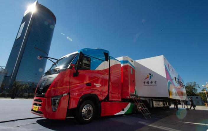 國(guó)內(nèi)首臺(tái)具有完整自主知識(shí)產(chǎn)權(quán)雪蠟車交付