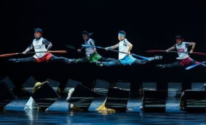 非遺傳承人為舞劇《龍·舟》打造龍頭、龍尾