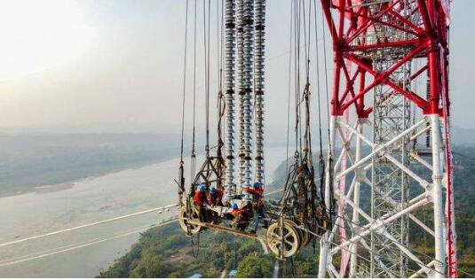 白鶴灘送江蘇特高壓輸電工程順利跨越長(zhǎng)江