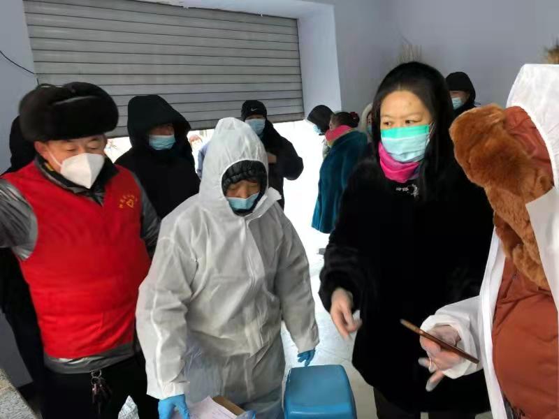 黑龍江省富裕縣總工會(huì)防疫普法相得益彰