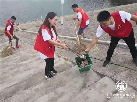  砥礪“三牛精神”服務(wù)客戶暖民心 ——記益陽(yáng)煙草的“三?！备蓪?></a></div><!-- img end -->	<div   id=