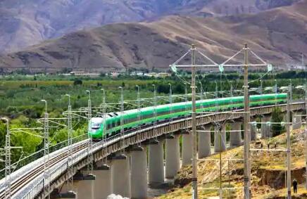 西藏發(fā)布“復(fù)興號”動車旅游線路