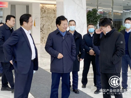  煙臺(tái)市鄭德雁市長一行蒞臨橙色云參觀指導(dǎo)