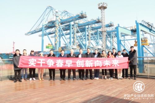 實(shí)干爭春早 創(chuàng)新向未來——中建筑港船舶公司、省青島船舶技術(shù)服務(wù)中心主題黨日共建學(xué)先模